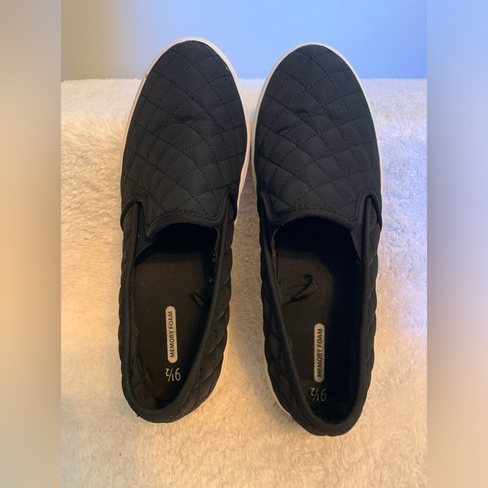 Time and Tru
Black Quilted Slip-On Shoes 9.5